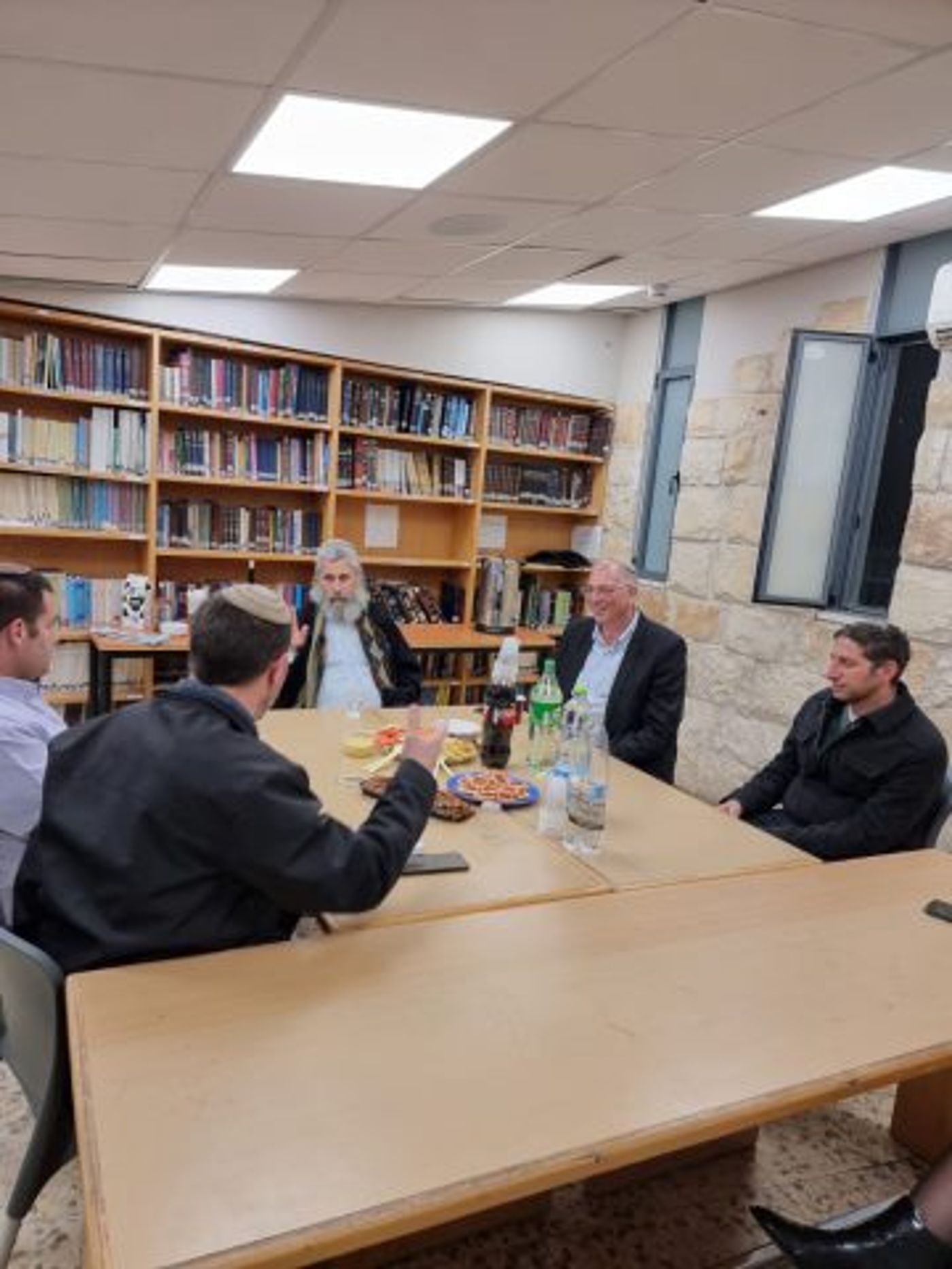 אורבך הגיע להרמת כוסית בישיבה בדרום תל אביב
