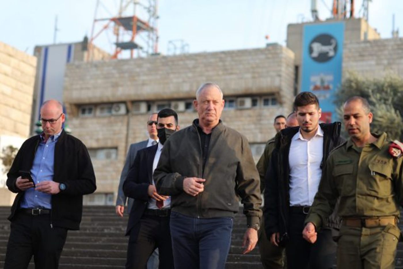 גנץ: "כל האמצעים כשרים כדי לשבור את גל הטרור"
