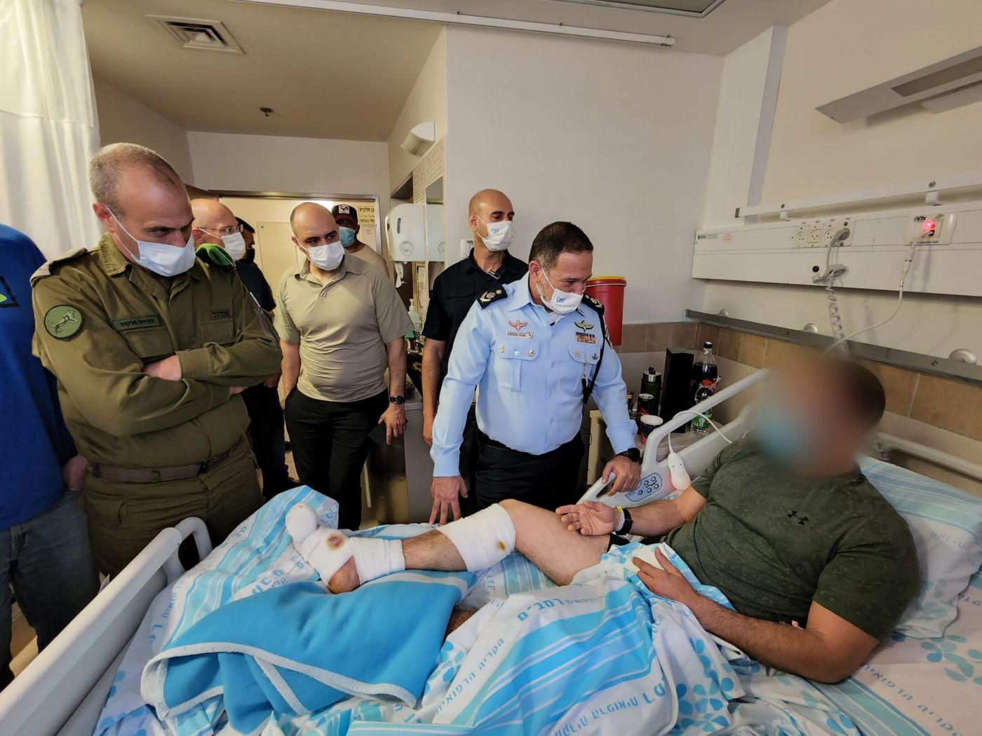 לאחר חיסול המחבלים: המפכ"ל ביקר את הפצועים
