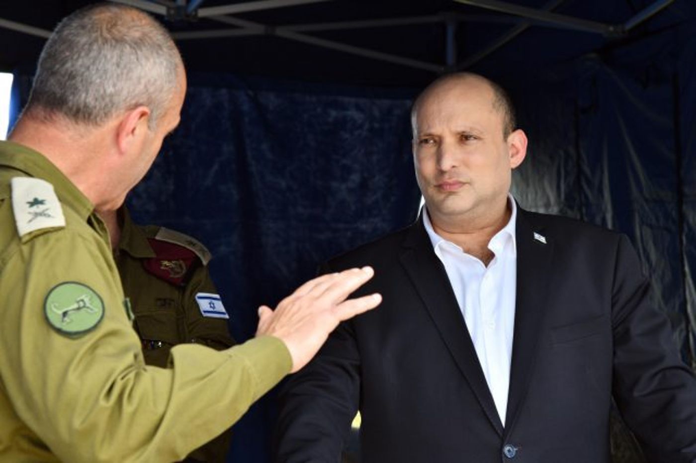 בנט עם מפקד פיקוד המרכז (חיים צח, לע"ם)