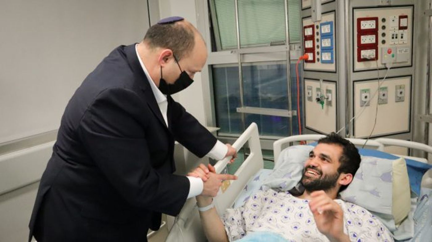 בנט באיכילוב: "נמשיך לרדוף אחרי הטרוריסטים"