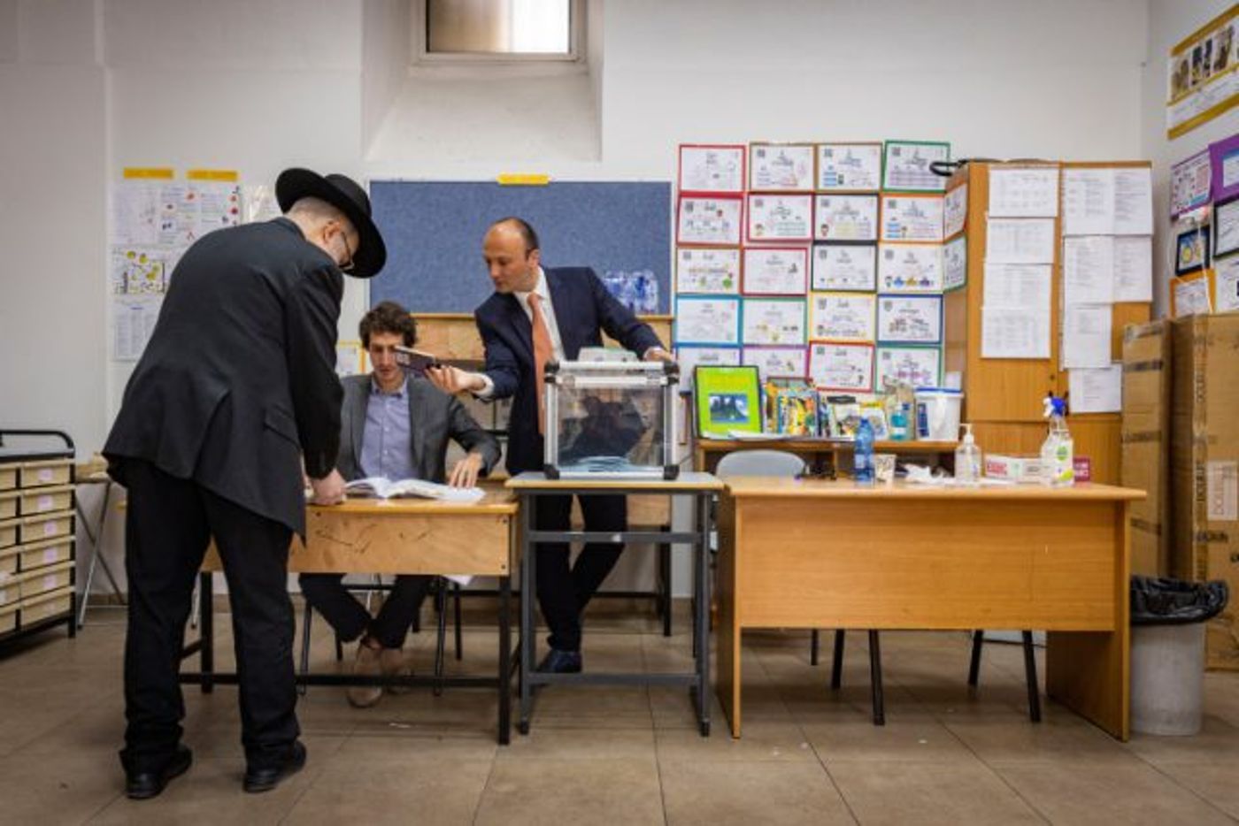 ישראלי בעל אזרחות צרפתית מצביע בבחירות לנשיאות צרפת