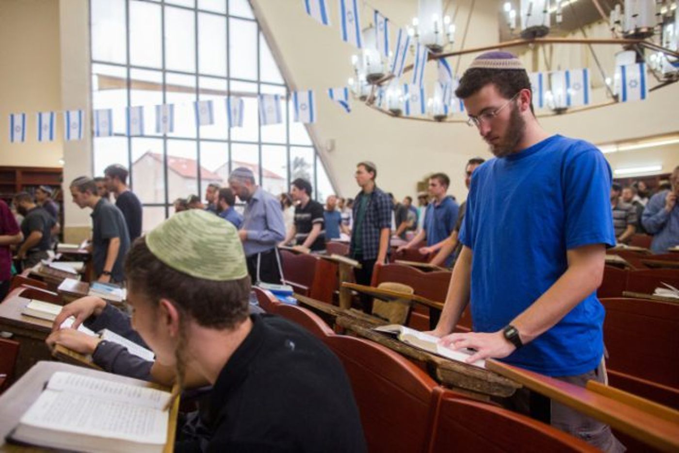 תלמידי ישיבה ב'מרכז הרב'. למצולמים אין קשר לנאמר בכתבה