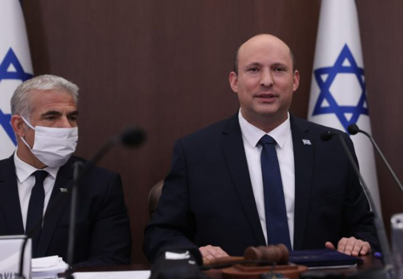 לבד בצמרת