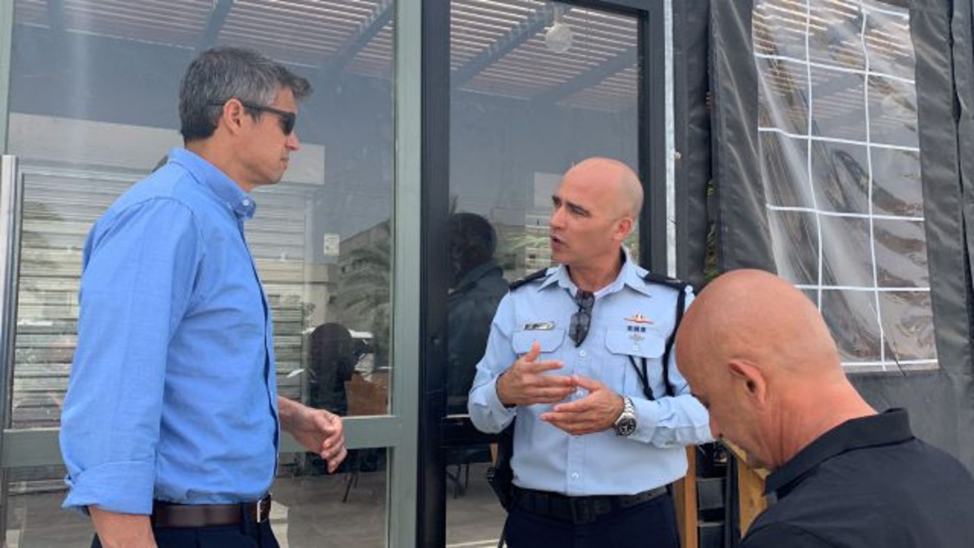 שר התקשורת יועז הנדל עם מפקד מרחב נגב תנ"צ נחשון נגלר