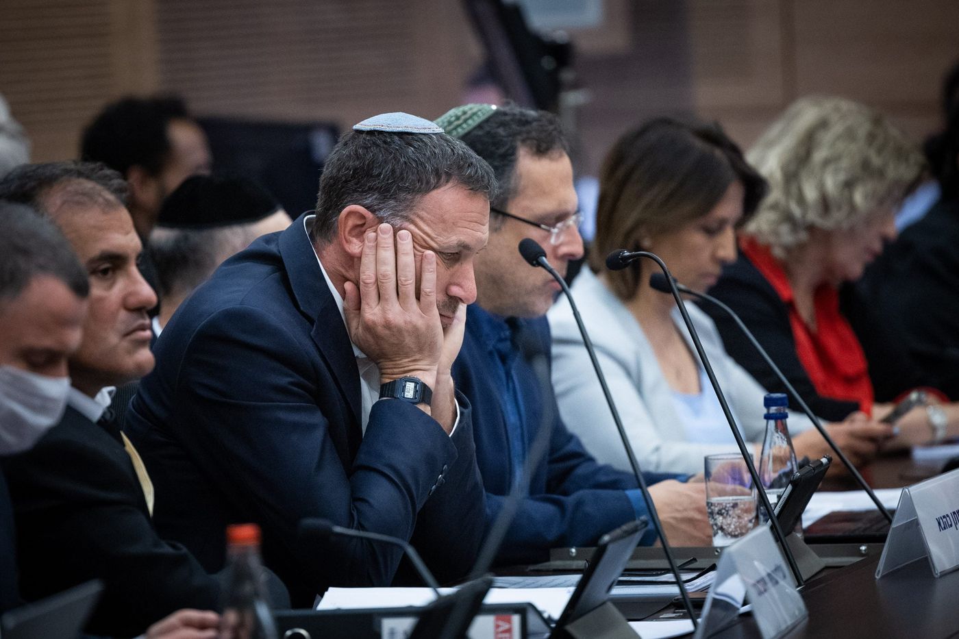 מבוכה לבנט: מתן כהנא יודח ממשרד הדתות?