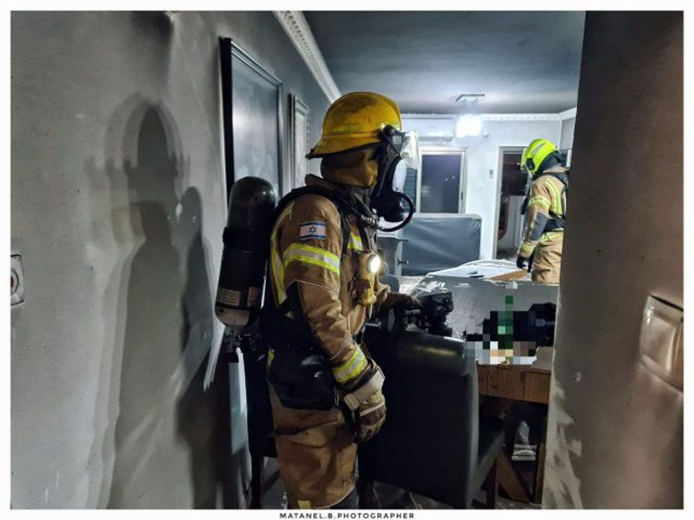 חילוץ מדירה בוערת בבאר שבע (מתנאל בושארי – תיעוד מבצעי כבאות והצלה)
