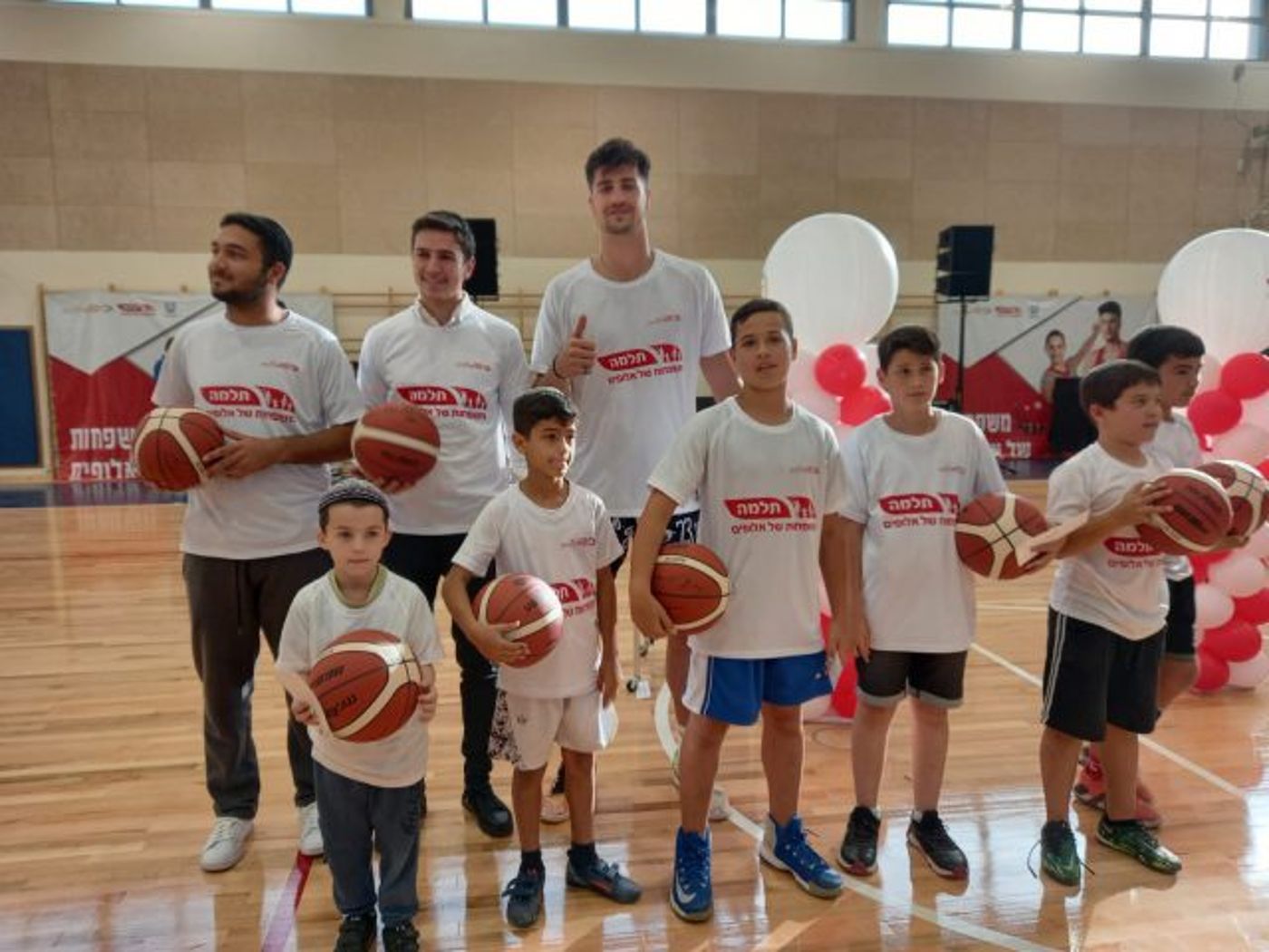 דני אבדיה ביישוב נצר חזוני. קרדיט: דוברות נחל שורק
