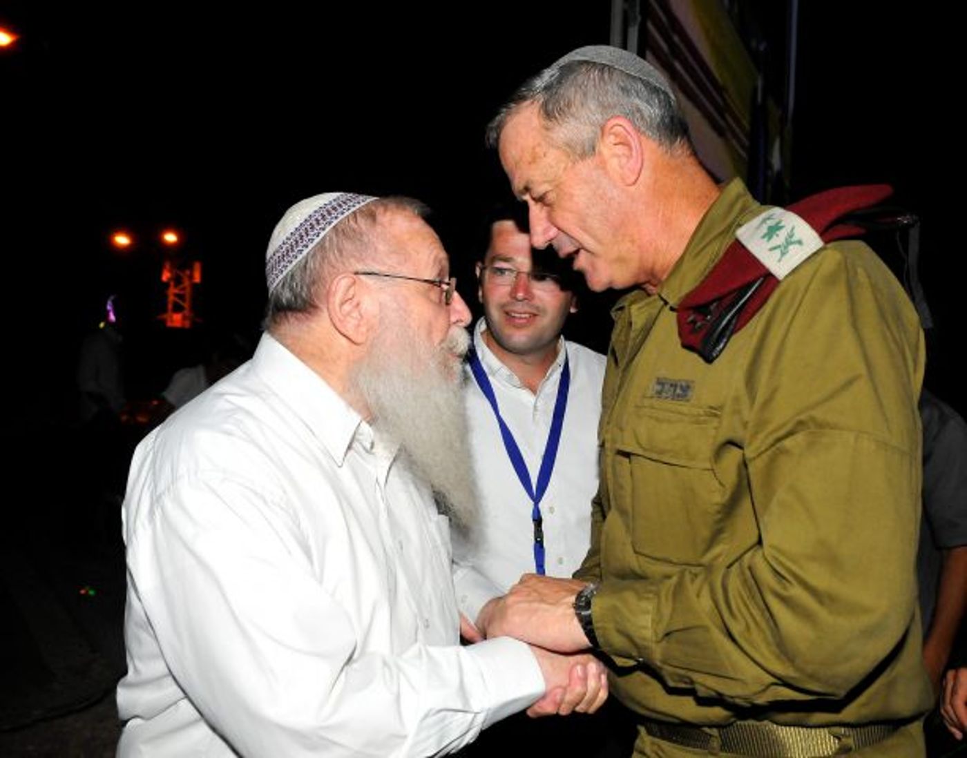 גנץ בביקור בתור רמטכ"ל עם הרב דרוקמן, 2011