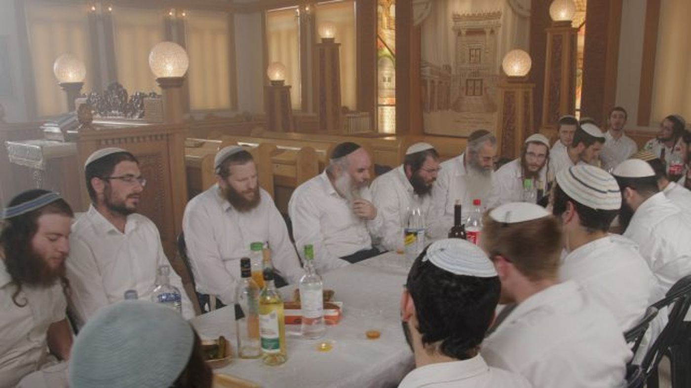 הרב יהושע שפירא עם תלמידי רמת גן (אולפני אביץ)