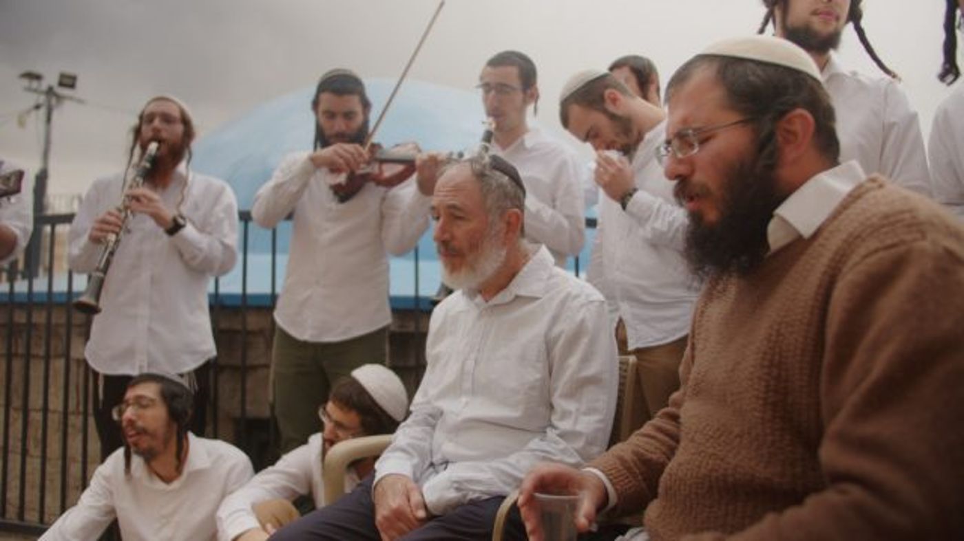 אביו של ידידיה עם תלמידי רמת גן (אולפני אביץ)