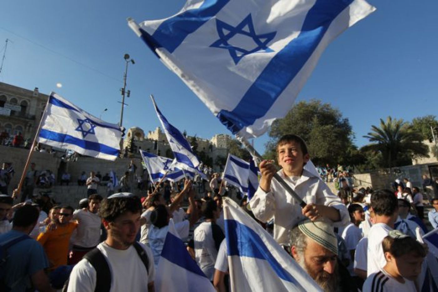 מצעד הדגלים, ארכיון