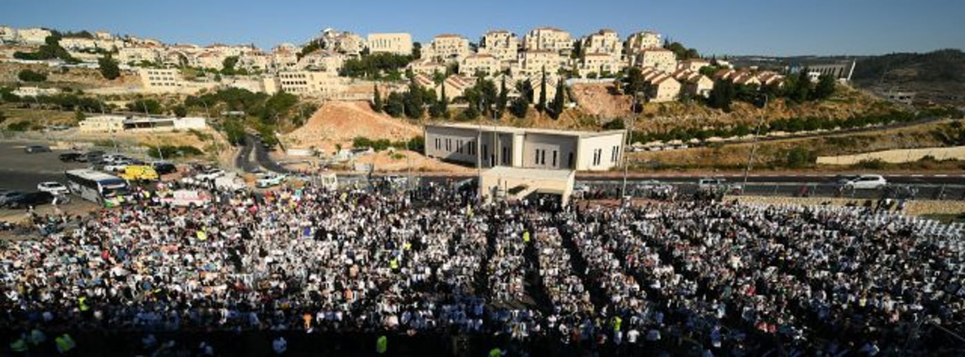 מרגש: אלפי ילדי אלעד צעדו סמוך למקום הטבח המחריד