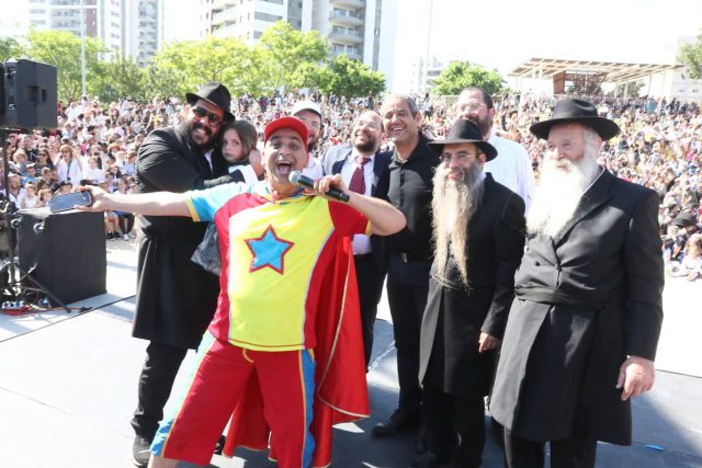 מרגש: אלפי ילדי אלעד צעדו סמוך למקום הטבח המחריד
