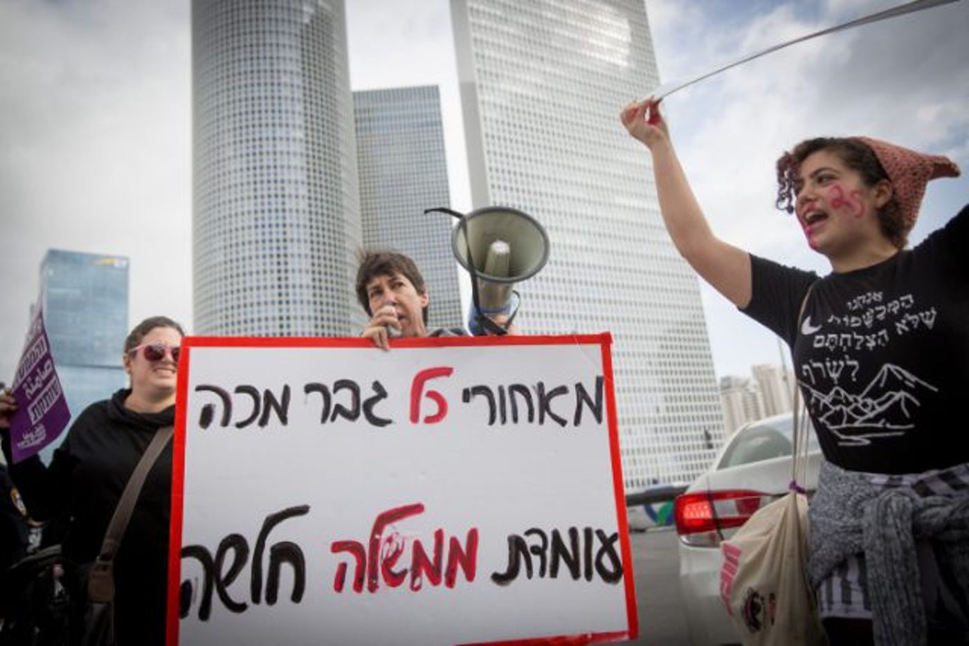 פעילי זכויות נשים מוחים נגד אלימות נגד נשים. תמונה להמחשה בלבד, למצולמות אין קשר לנאמר בכתבה