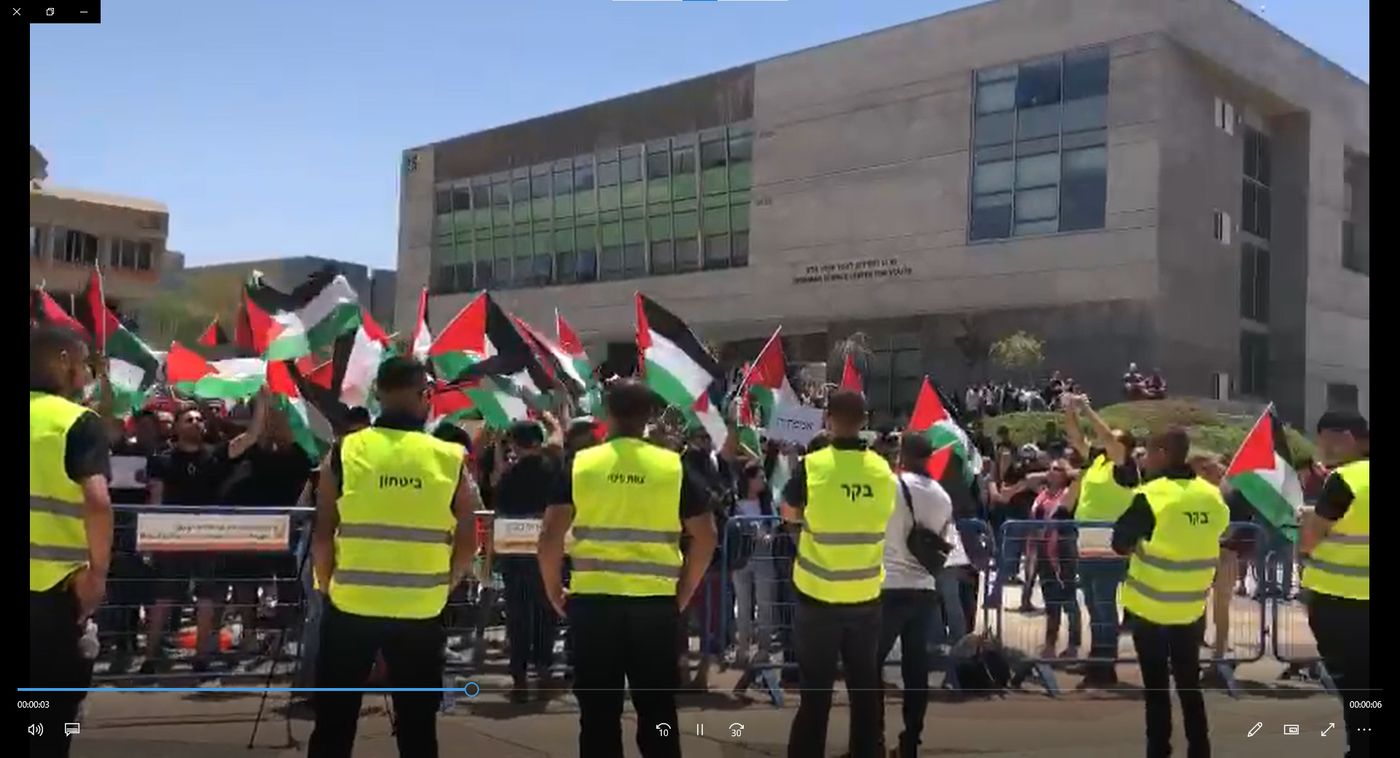 שוב זה קורה: דגלי פלסטין מונפים באונ' בן גוריון