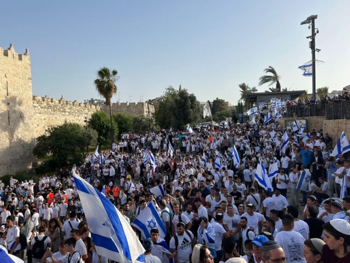 צועדים בדרך לכותל