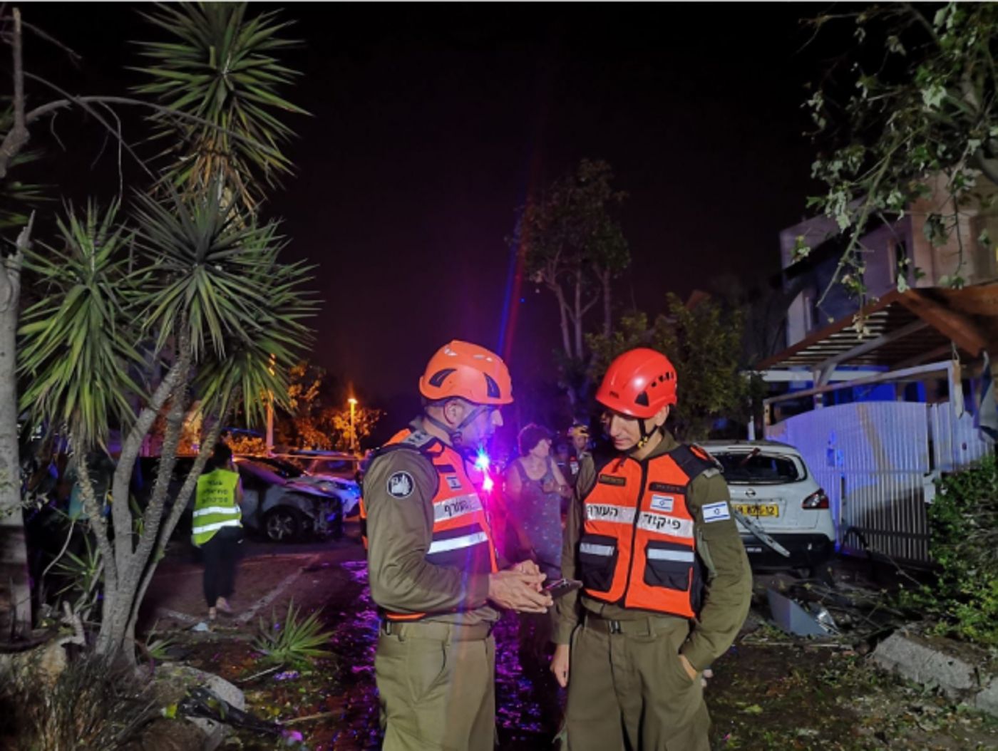 העורף ספג את עיקר הנפגעים. כוחות פיקוד העורף בזירת נפילה (דובר צה"ל)