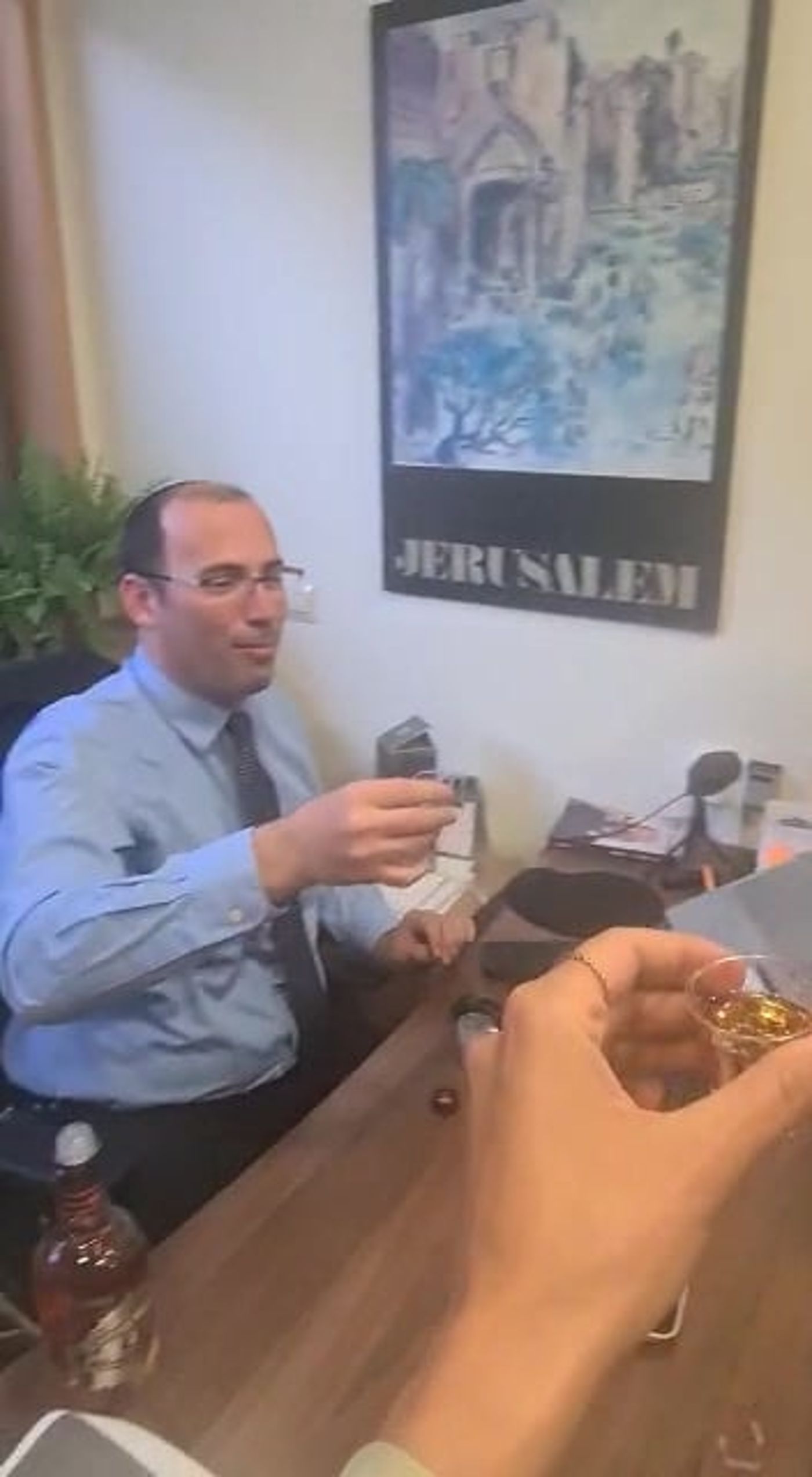 בימין חוגגים: "תודה לקב"ה שהולכים לבחירות" • צפו