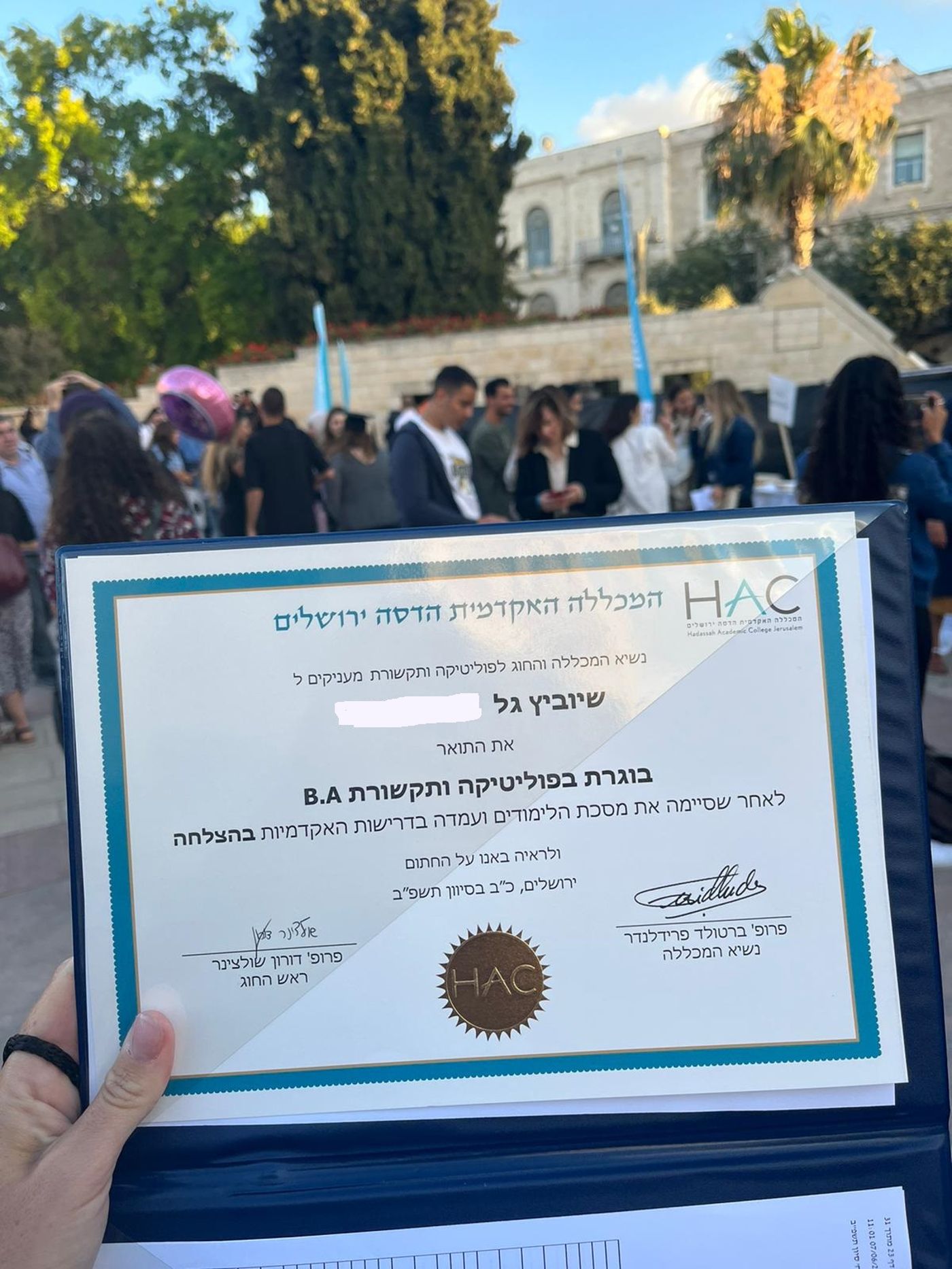 סטודנטית מבקשת: אל תקראו לי 'בוגר', אני 'בוגרת'