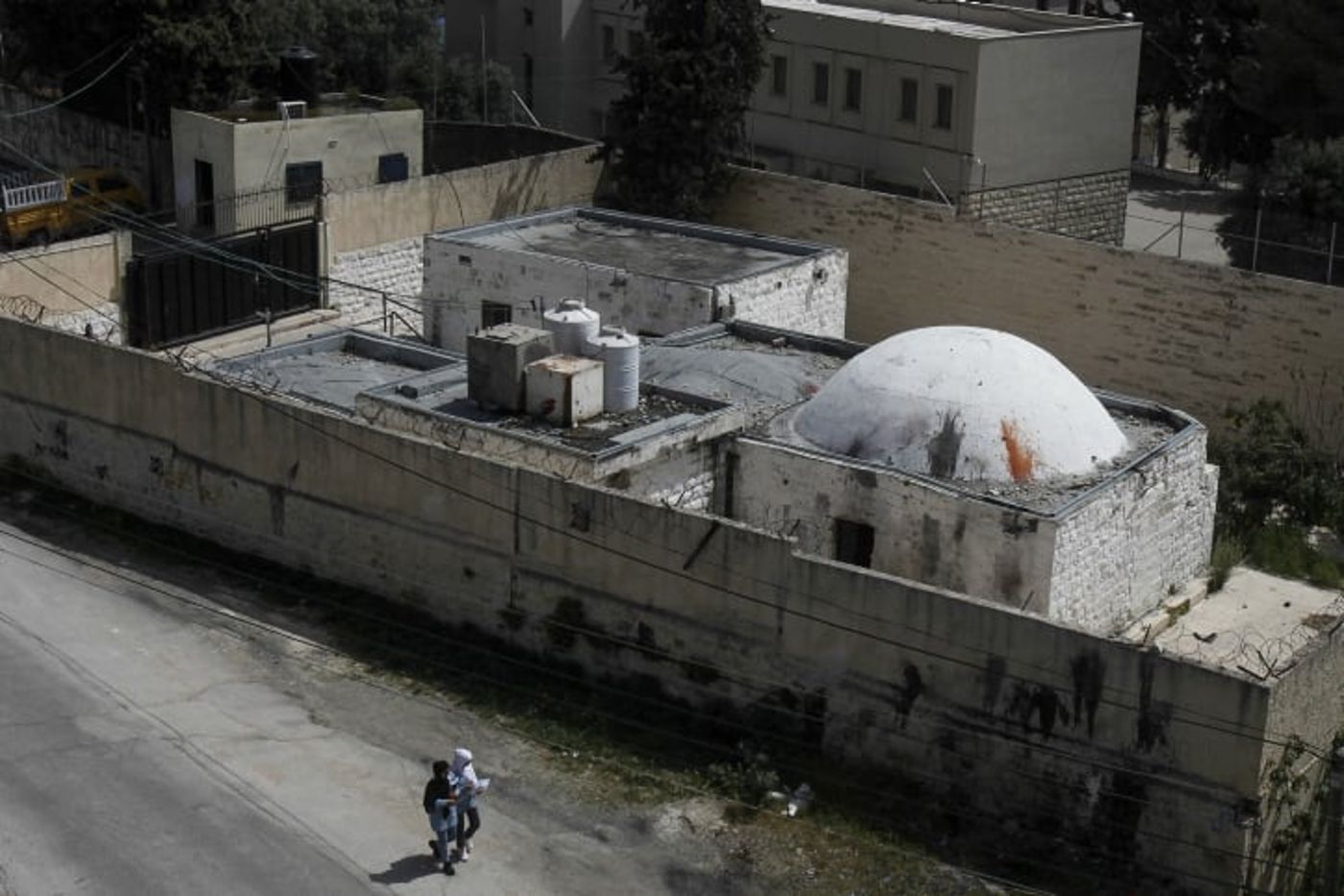 מח"ט שומרון רועי צוויג ושני מתפללים נפצעו בפיגוע ירי