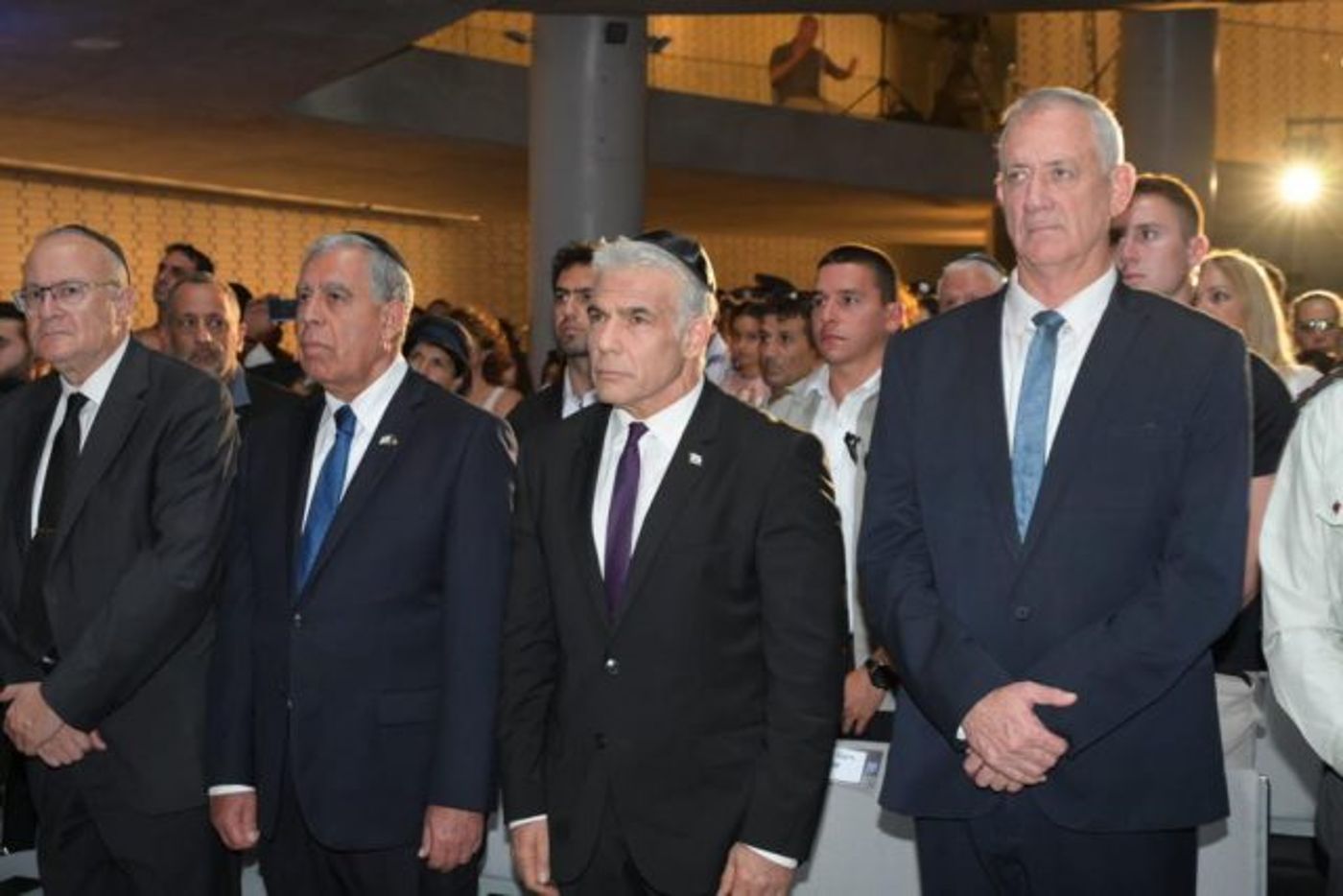 יאיר לפיד ובני גנץ בטקס (סטילס: עמוס בן גרשום /לע"מ)