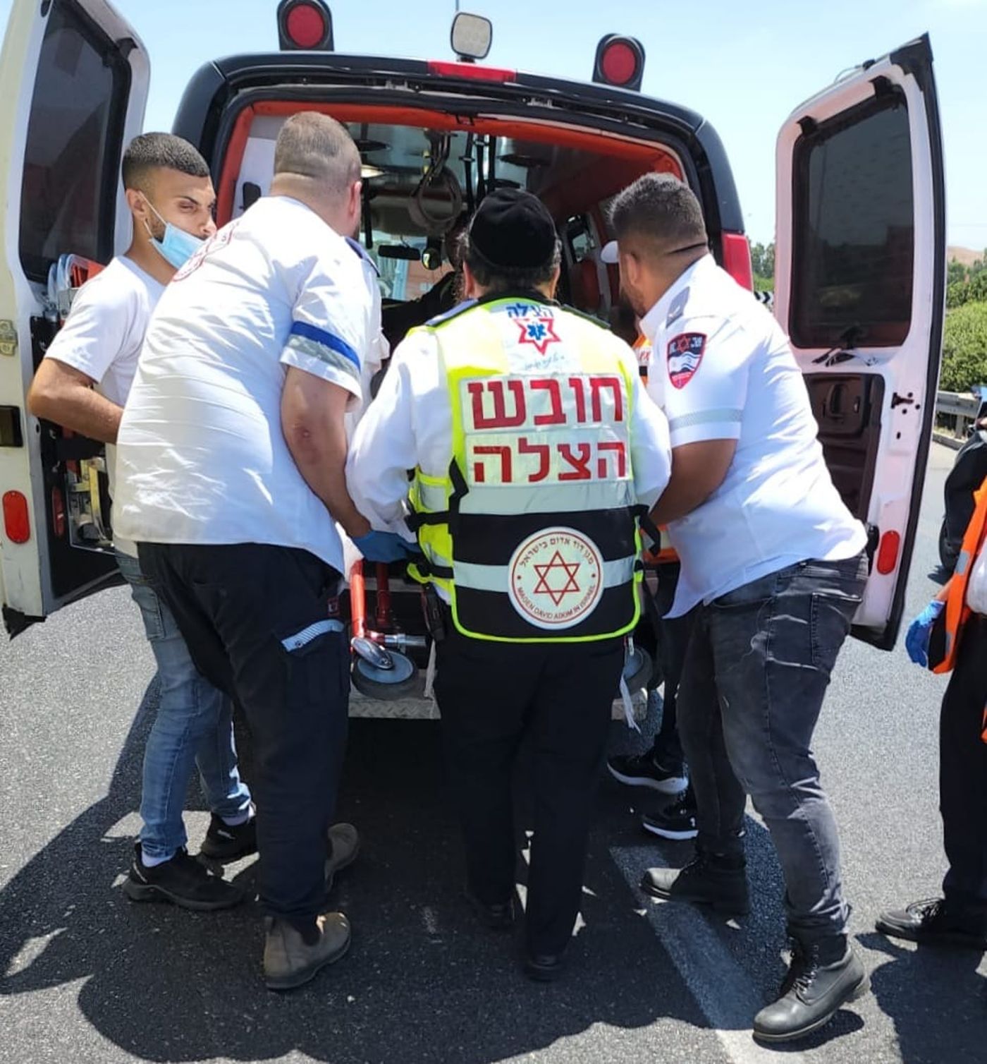 תאונה סמוך לפתח תקווה: רוכב אופנוע מורדם ומונשם