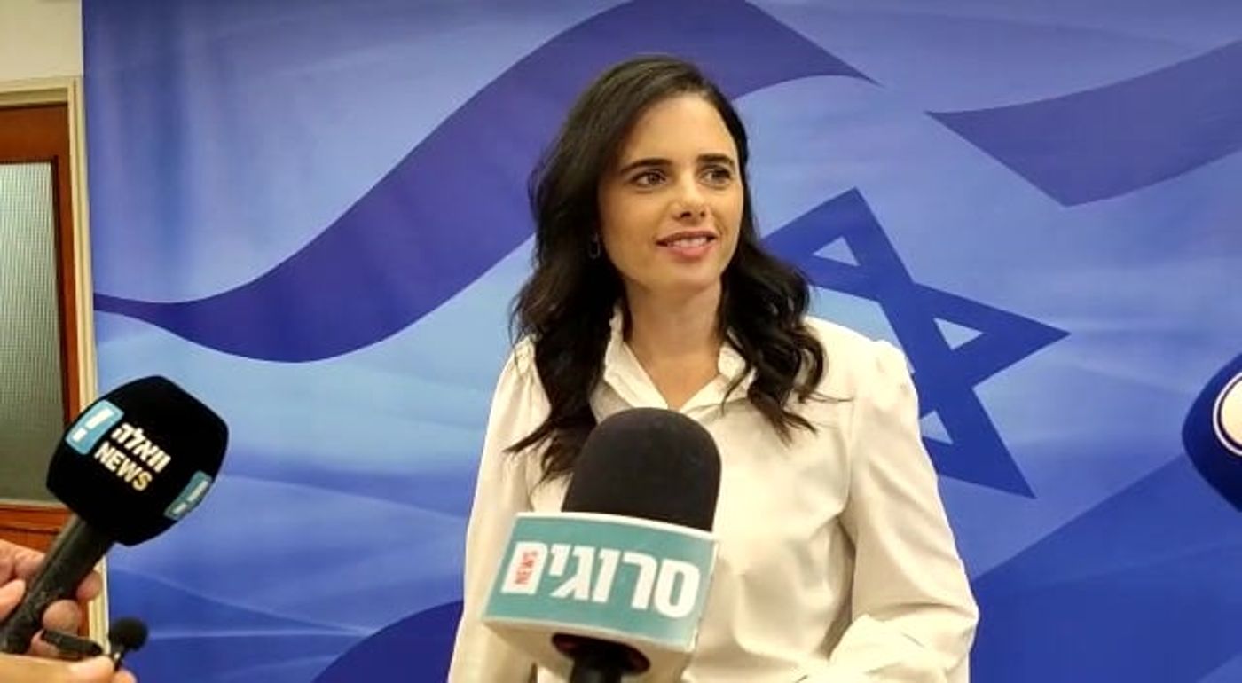 איך יצאה עוגת השוקולד? צפו בתשובה של שקד