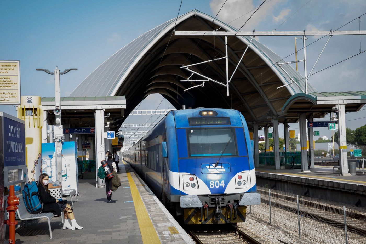 אדם נכנס לשטח המסילה בקיסריה | שינויים ברכבות