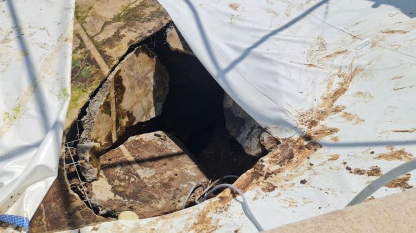 בולען נפער בבריכה פרטית בכרמי יוסף; חשש לחיי נעדר