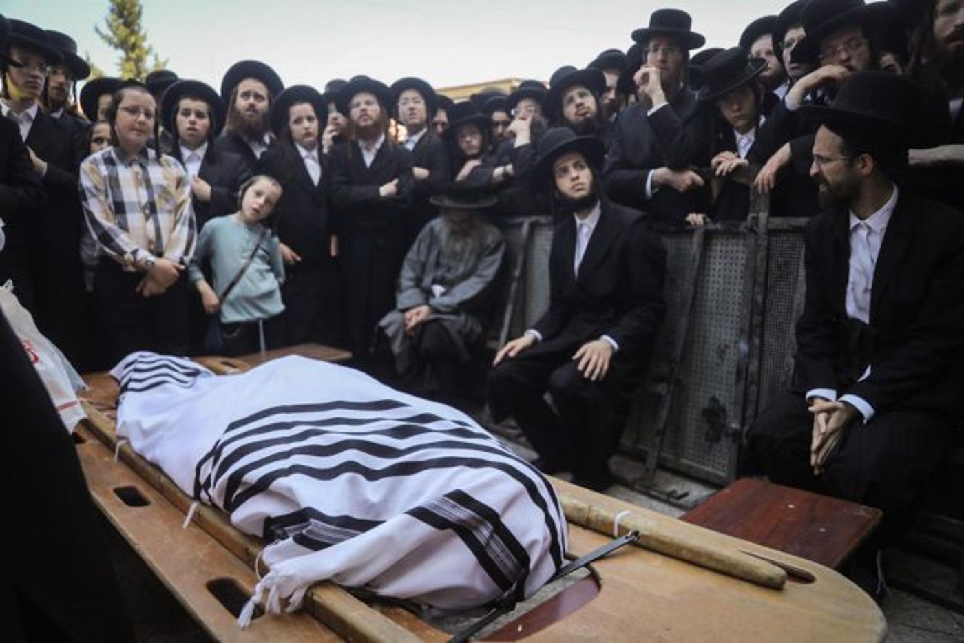 גלריה: אלפים מלווים את מנהיג העדה החרדית