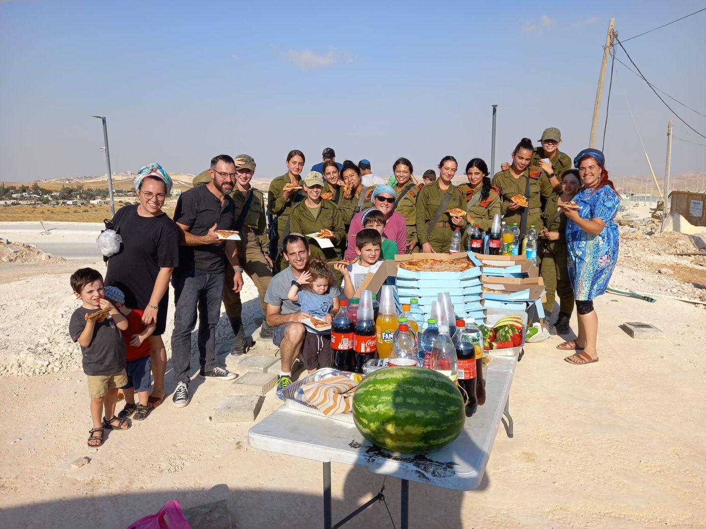 תושבי נוקדים במקום הפינוי: "מתעקשים לפנק"