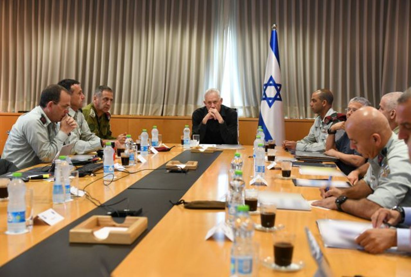 גנץ והרמטכ"ל בהערכת מצב (ניקול לקסבי משרד הביטחון)