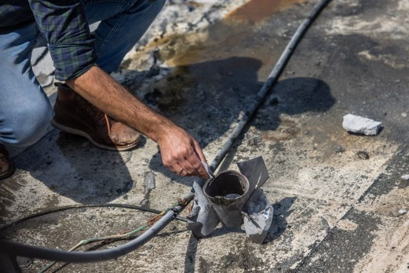 רקטה שנפלה בגג בית בשדרות (Photo by Yonatan Sindel/Flash90)