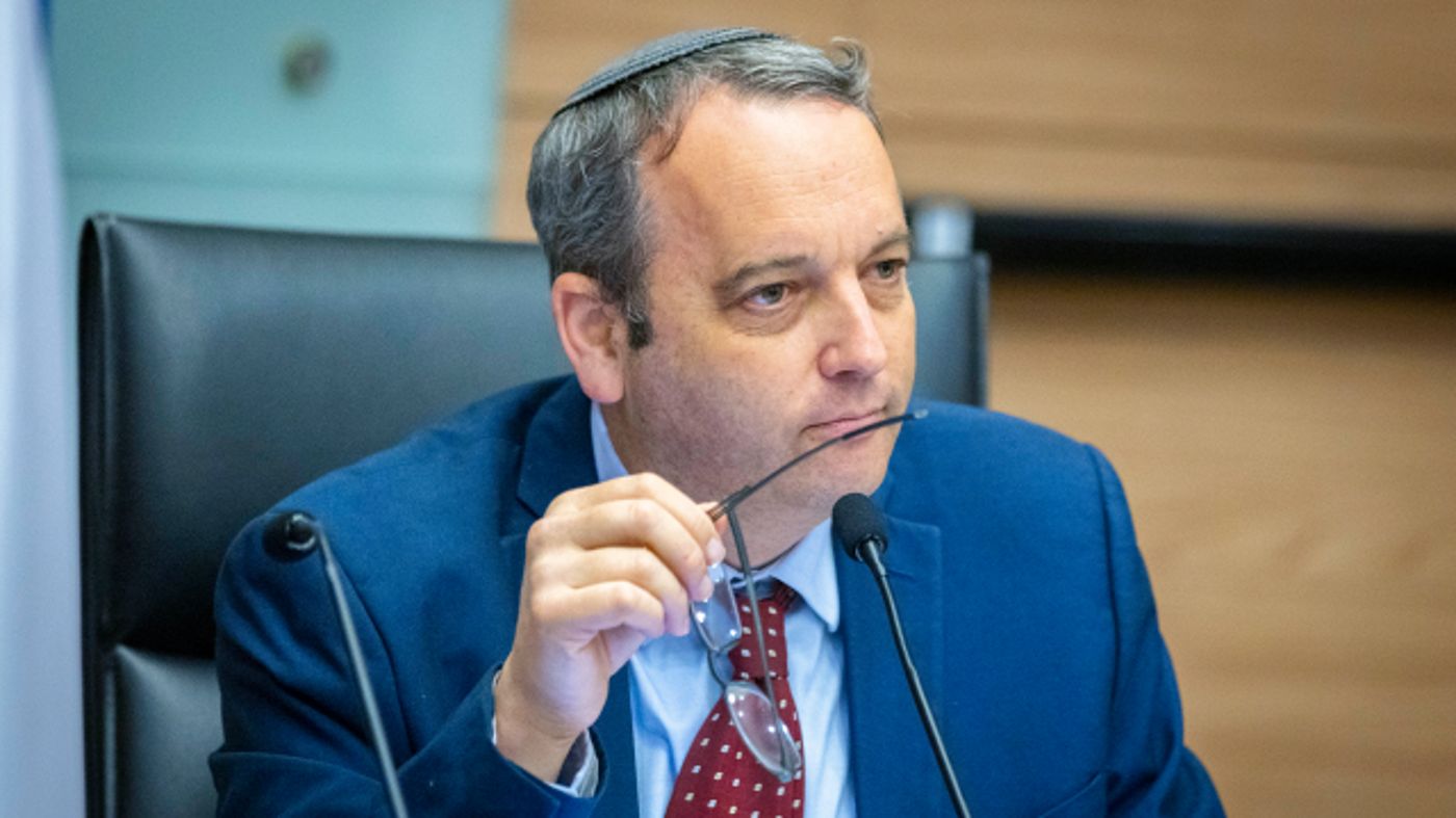 גלעד קריב. ספג סמסים אנונימיים נגדו