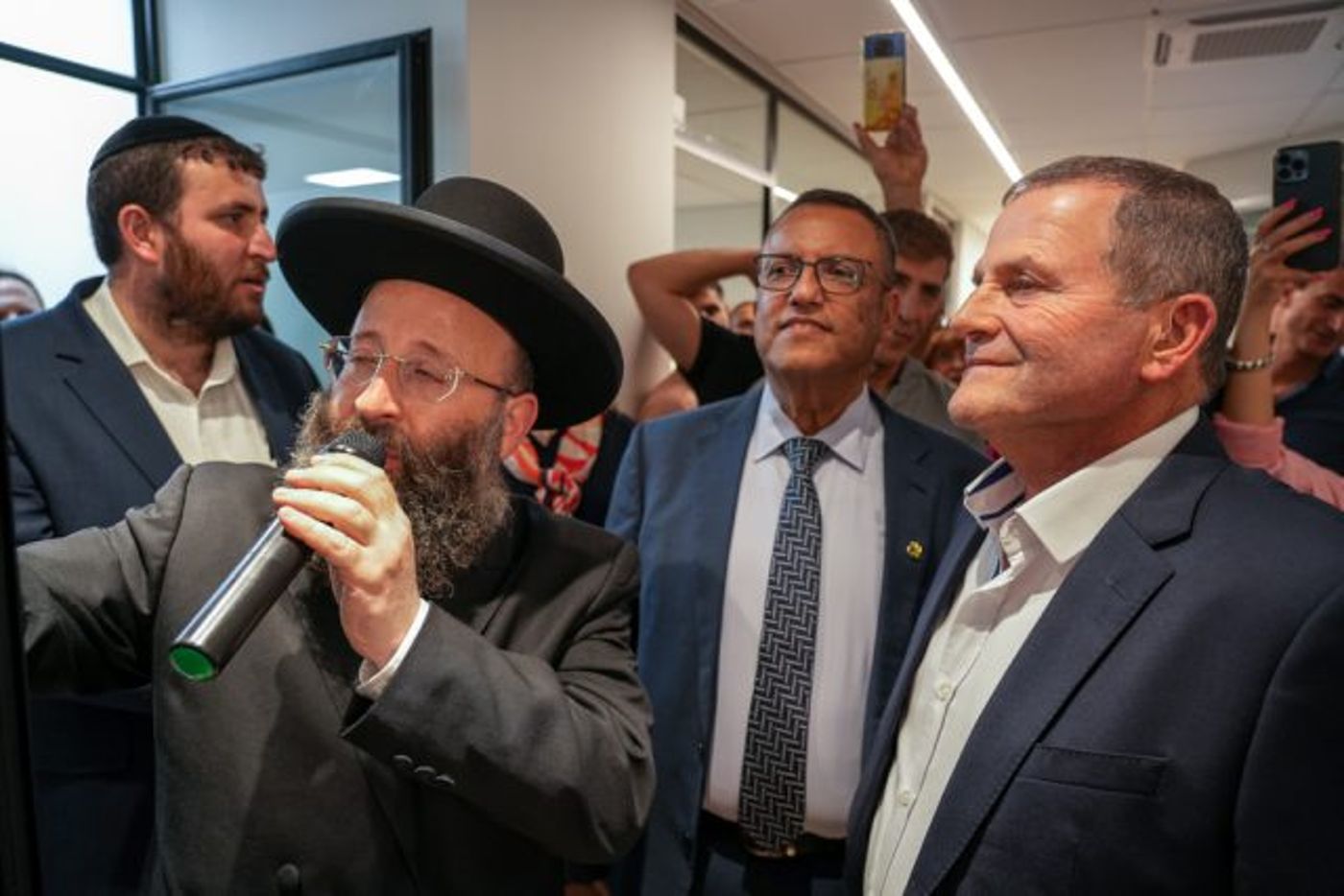 מעמד קביעת המזוזה.