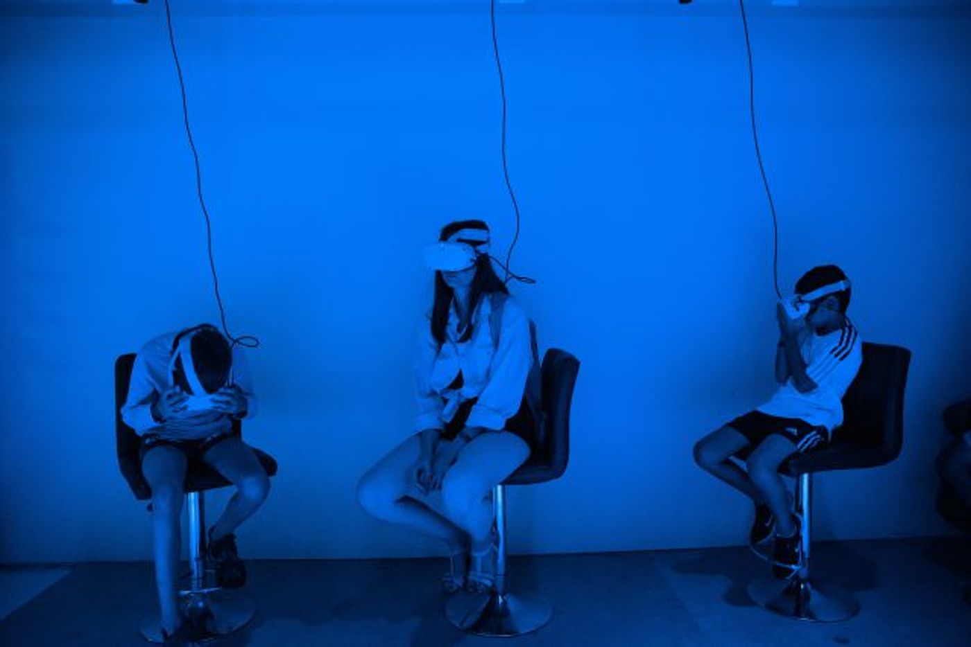 מבקרים בתערוכת גוסטב קלימט במוזיאון מדעטק בחיפה