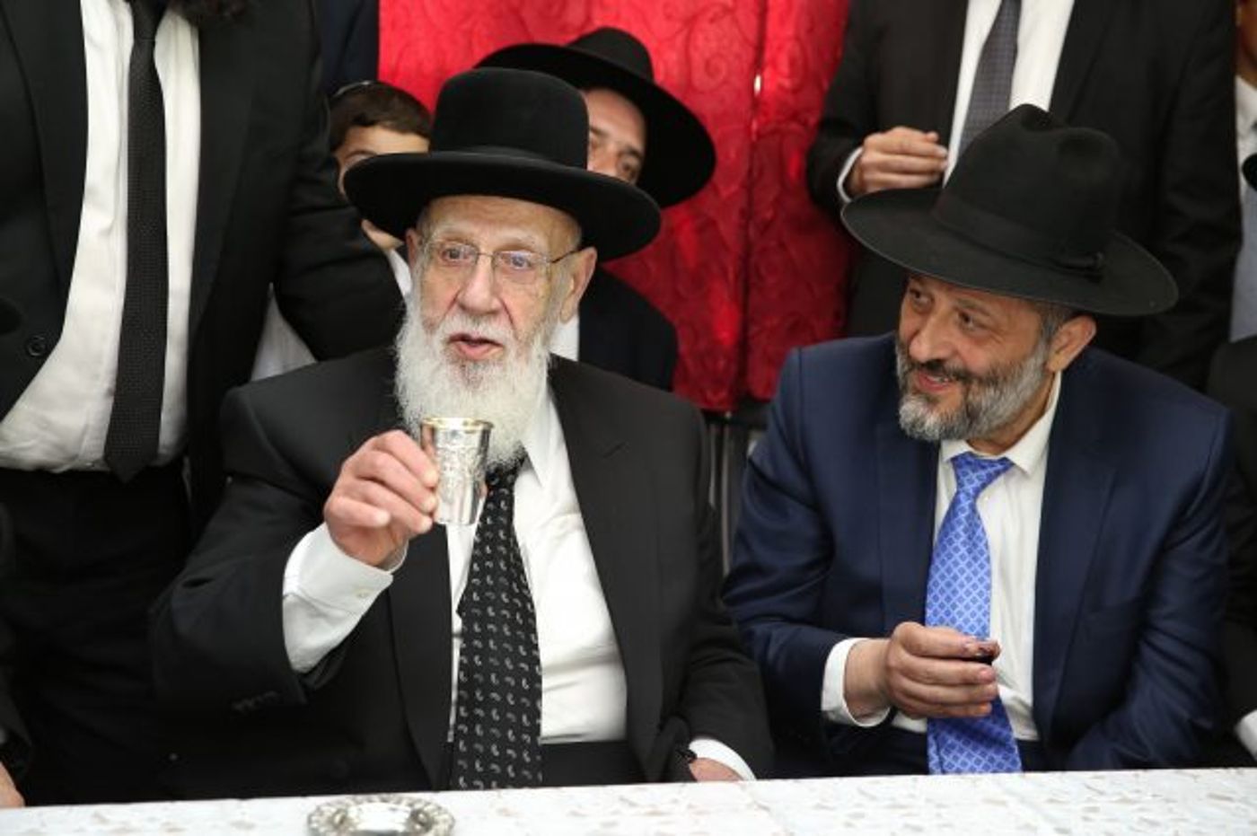 צפו: מסע הלוויה של הרב שלום כהן זצ"ל