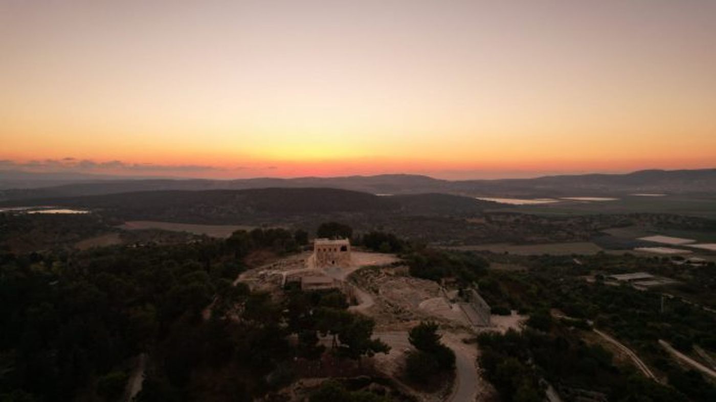 בית הכנסת בציפורי (מיטל אהרון)