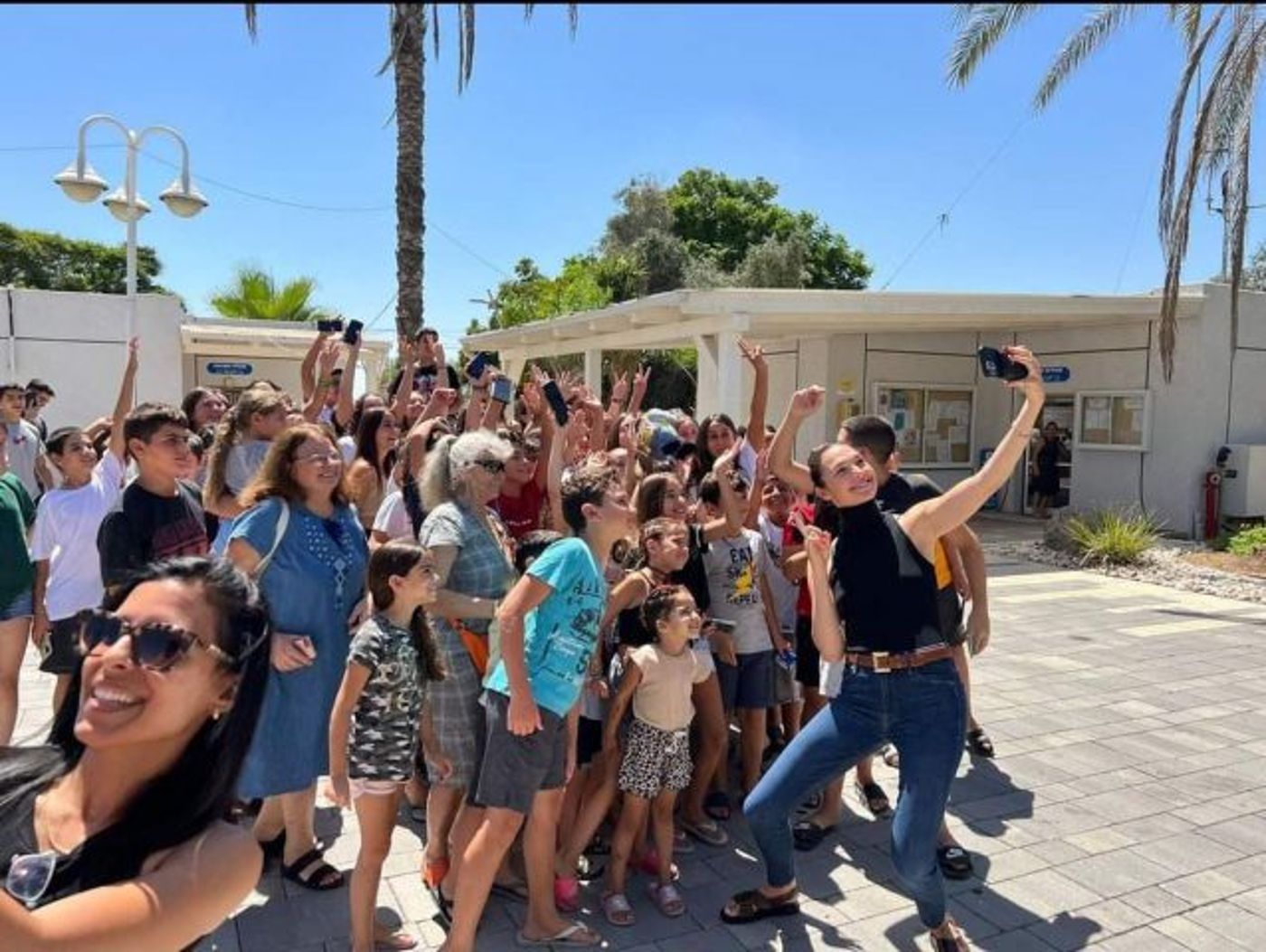(גל גדות בנתיב העשרה)