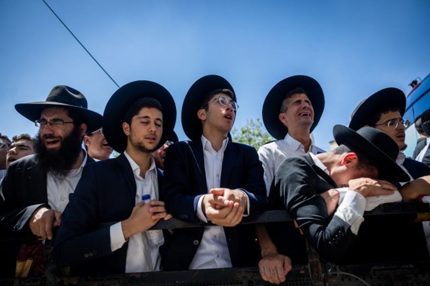 משתתפים בהלווייתו של הרב שלום כהן, ראש ישיבת פורת יוסף ומנהיגה הרוחני של ש"ס בשנים האחרונות, שנפטר בגיל 91