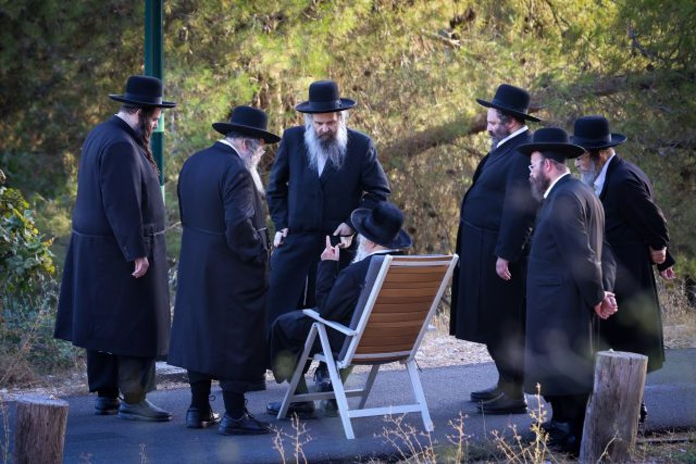 מנהיג חסידות גור הרב יעקב אלתר ובניו בחופשה בצפת