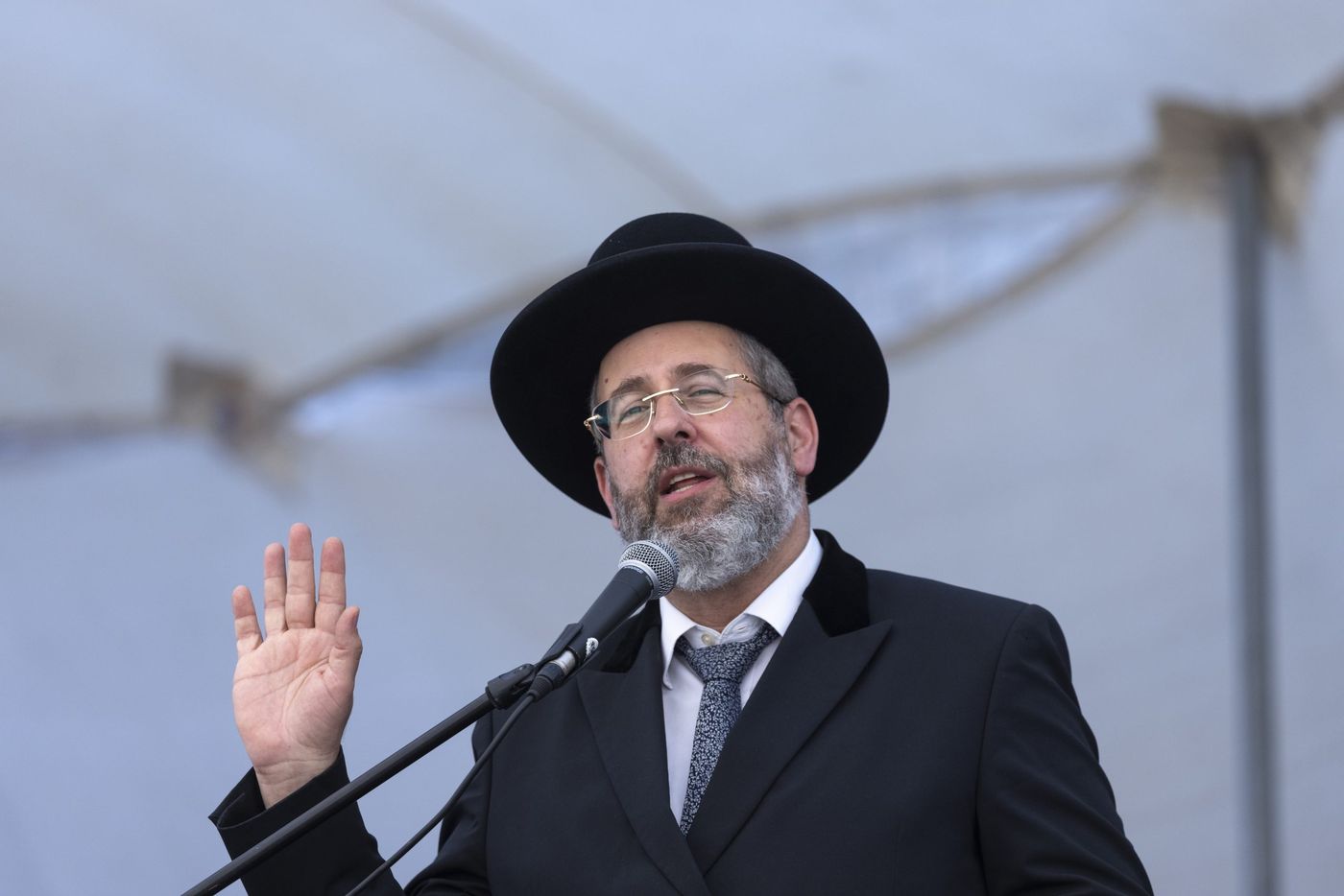 הרב לאו נגד המפגינים: "גורמים שונאי דת"
