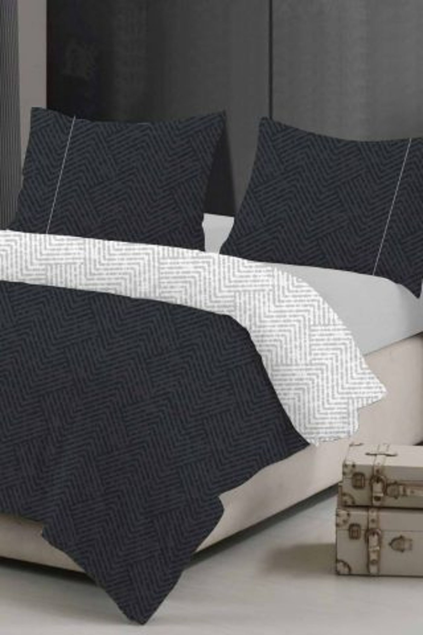 סט מצעים אלגנטי מבית KENNETH COLE ברשת המשביר – מחיר 320 שח (יח"צ המשביר לצרכן)