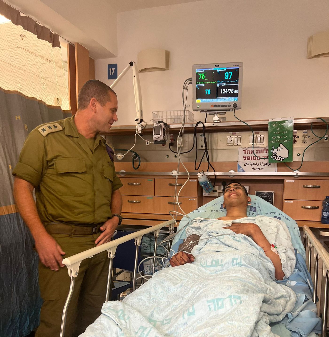 צפו: הלוחם שחיסל את המחבל בקרית ארבע מדבר