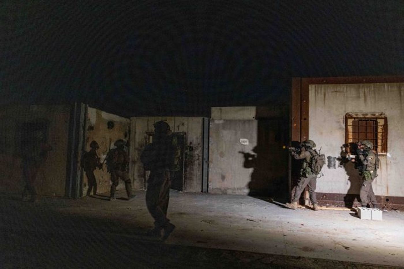 מדרון מושלג: צפו ביחידה שפורצת לבתים בתוך שניות