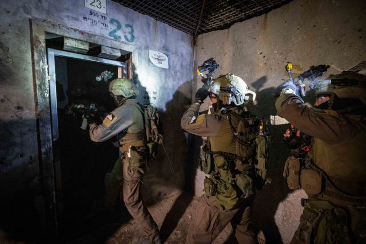 מדרון מושלג: צפו ביחידה שפורצת לבתים בתוך שניות