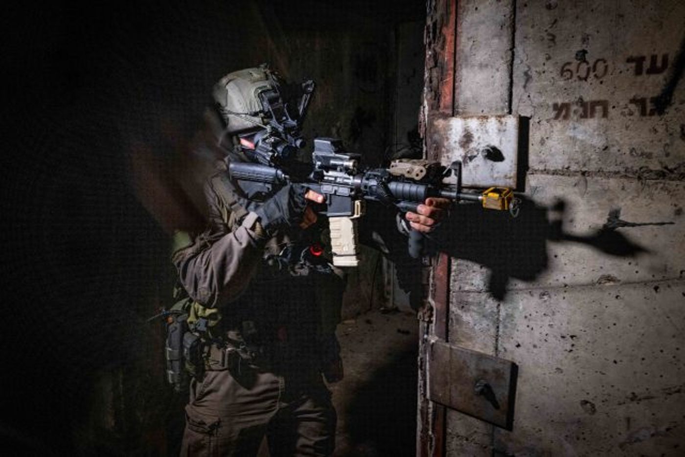 מדרון מושלג: צפו ביחידה שפורצת לבתים בתוך שניות