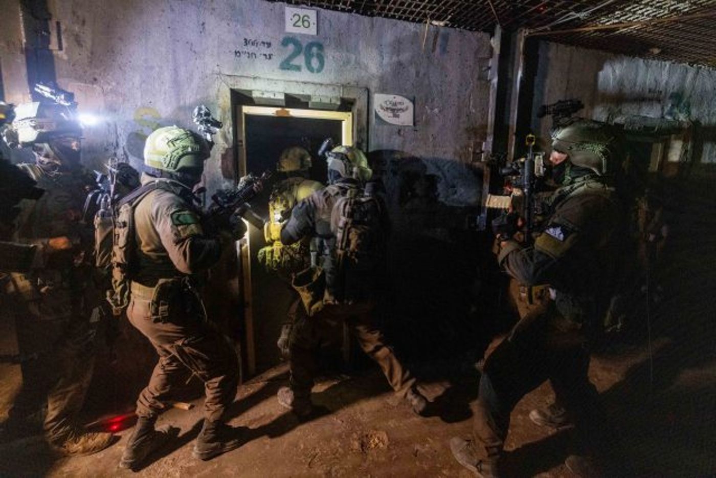 מדרון מושלג: צפו ביחידה שפורצת לבתים בתוך שניות