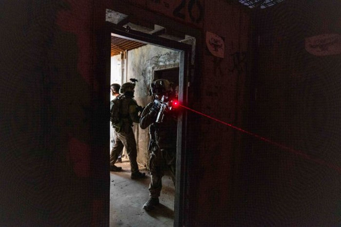 מדרון מושלג: צפו ביחידה שפורצת לבתים בתוך שניות
